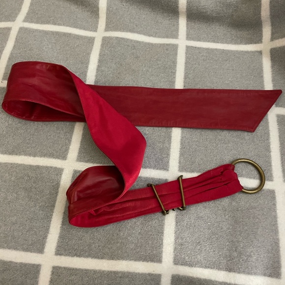Joomi Joolz LosAngeles Red Leather Belt w  Metal Butterfly/Loop 46-47in length. - Picture 2 of 5